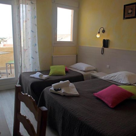 Hotel De La Plage 2 Etoiles Valras-Plage Quarto foto